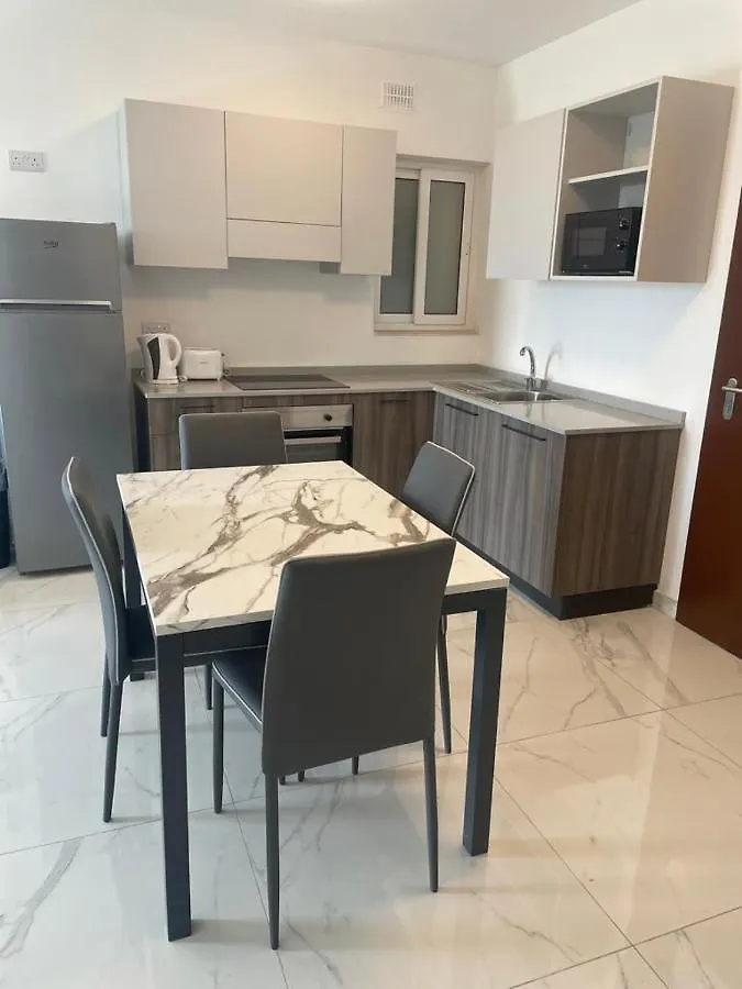 Blu-M Central 0*, Qormi Malta