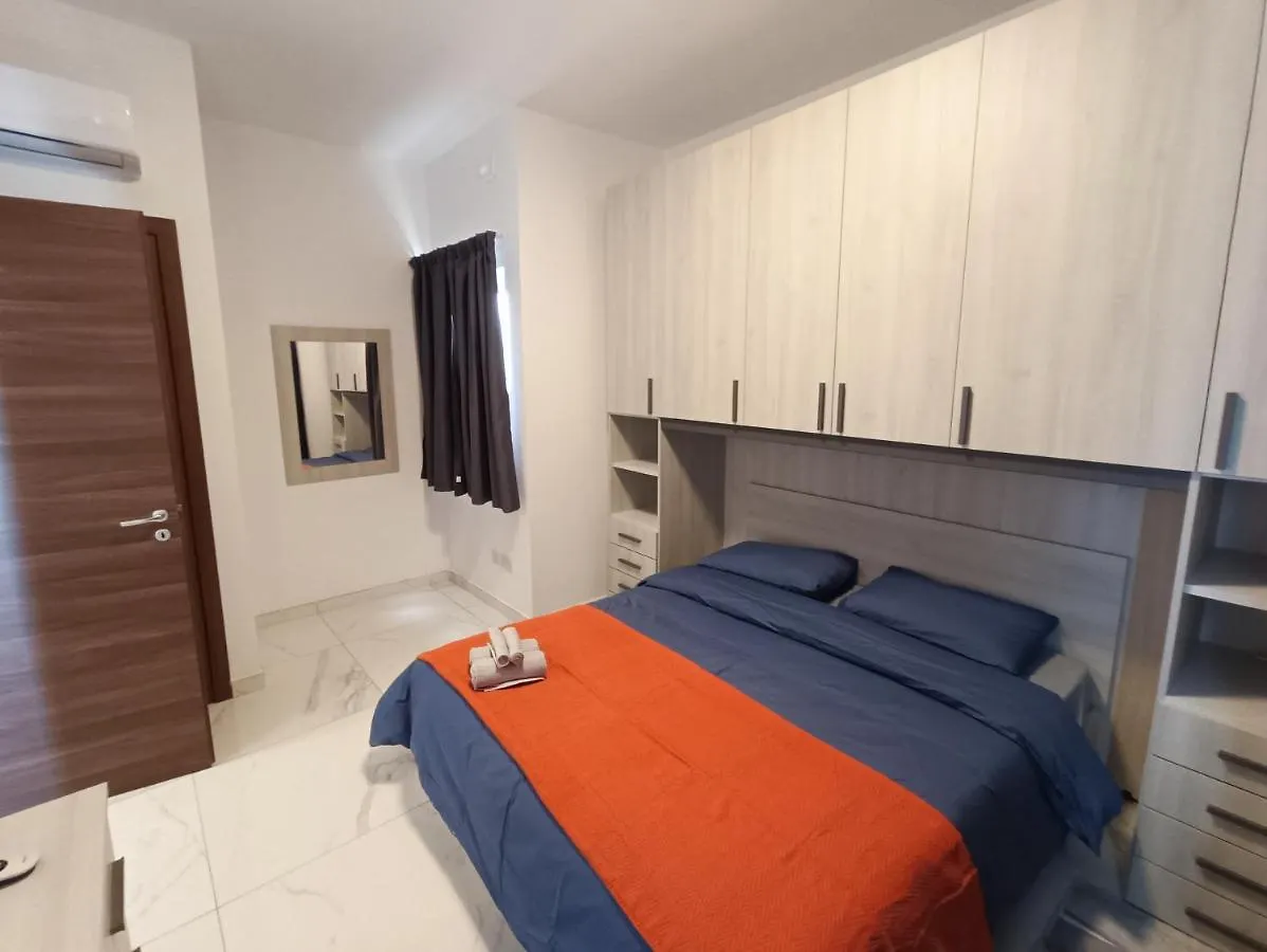 Blu-M Central 0*, Qormi Malta