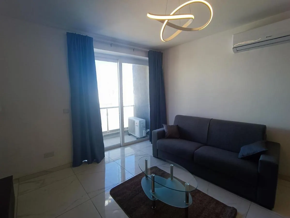 Blu-M Central 0*, Qormi